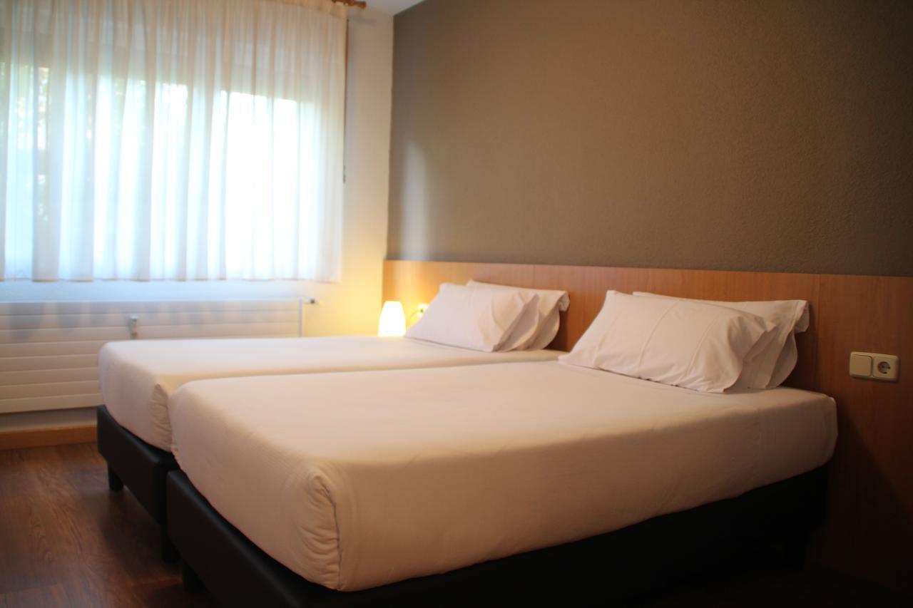 Hostal Abodi Pamplona Exterior photo